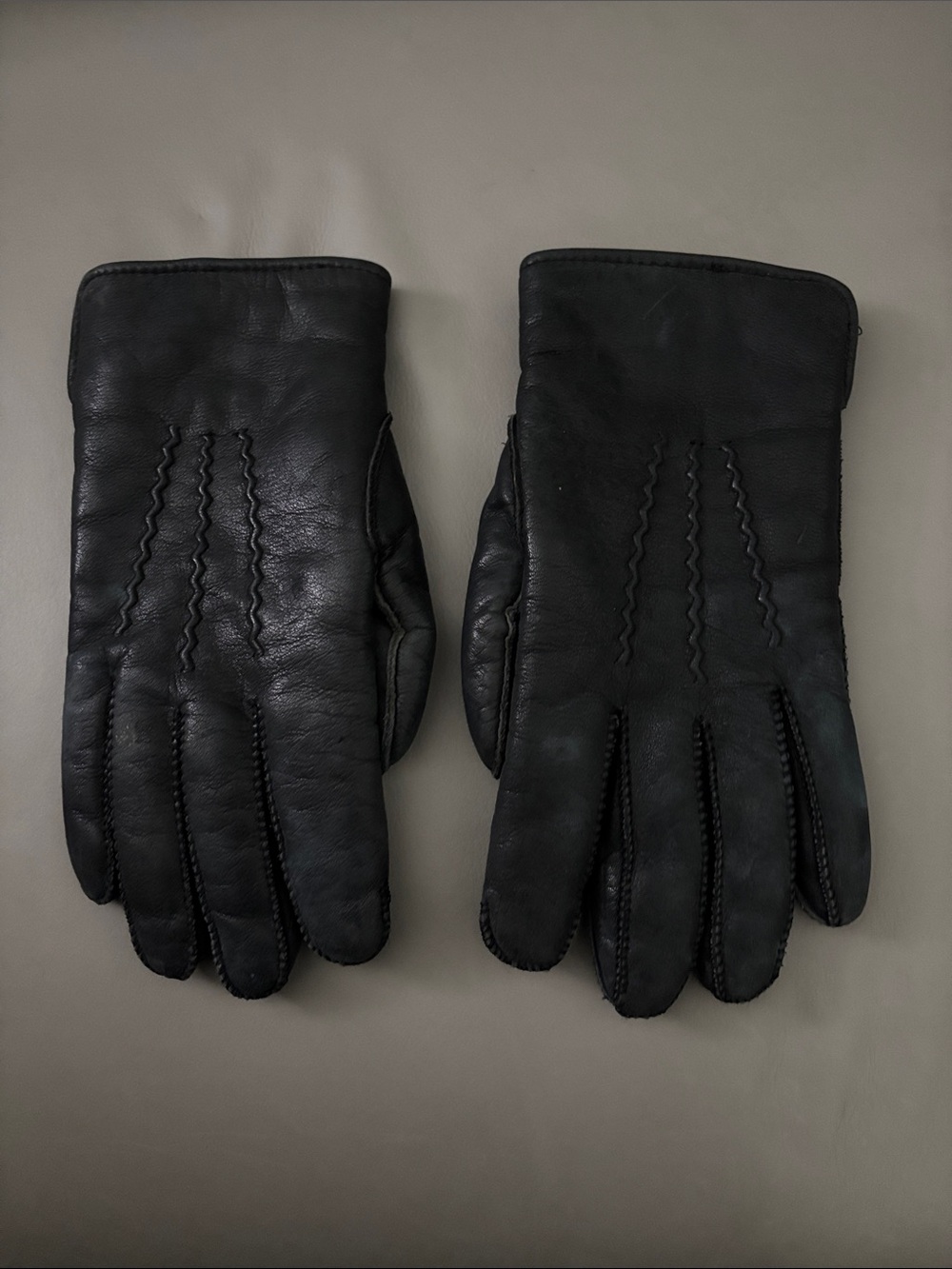 Source Unknown Black Leather Men's Gloves with Stitch Detailing